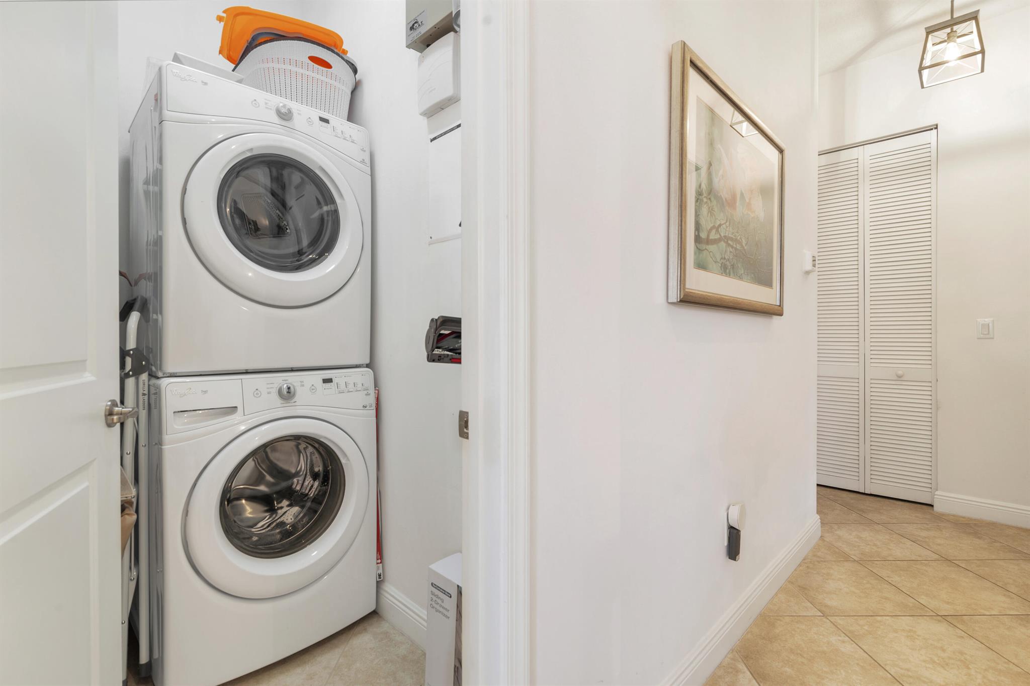 VILLAS ON ANTIQUE ROW - Residential