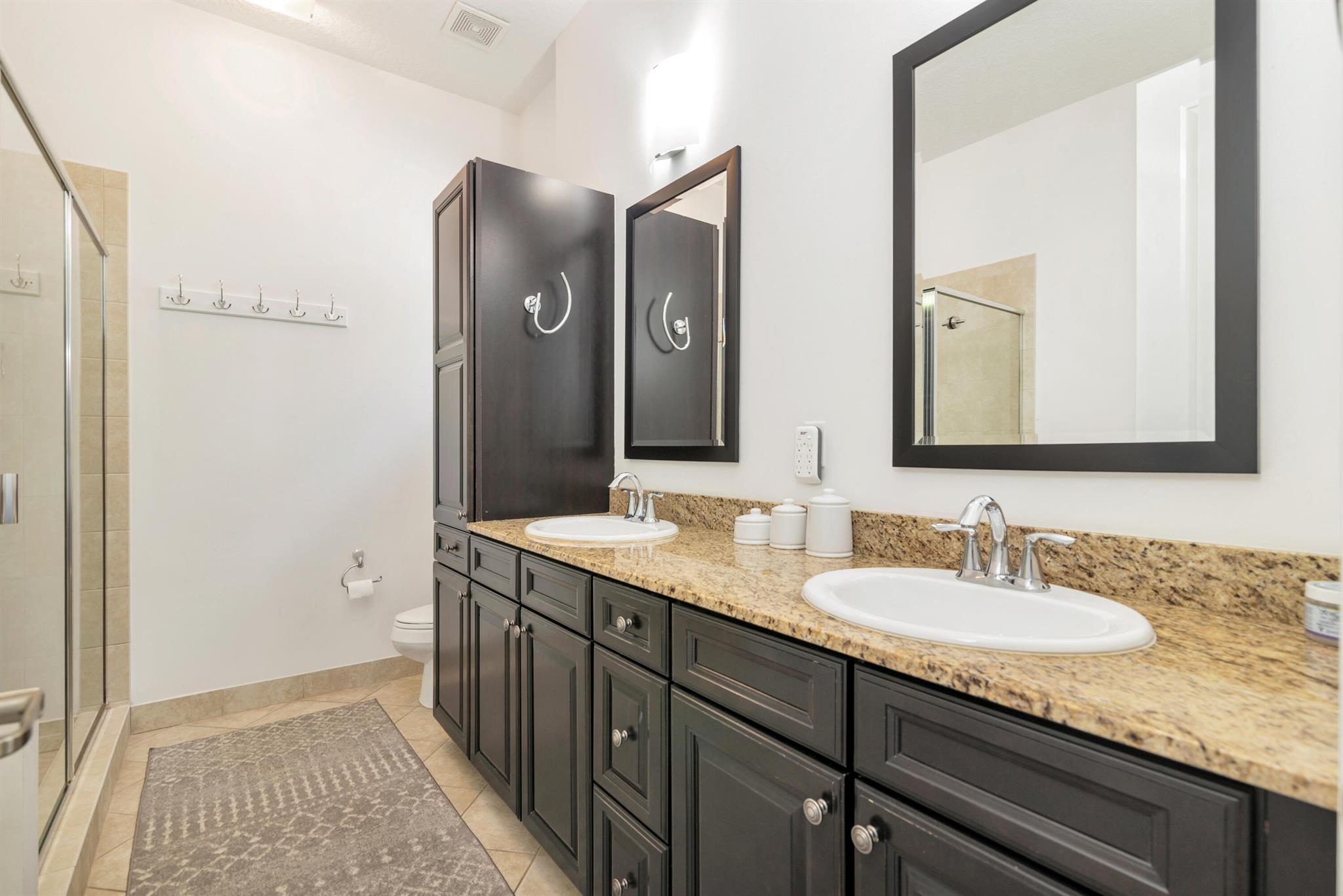 VILLAS ON ANTIQUE ROW - Residential