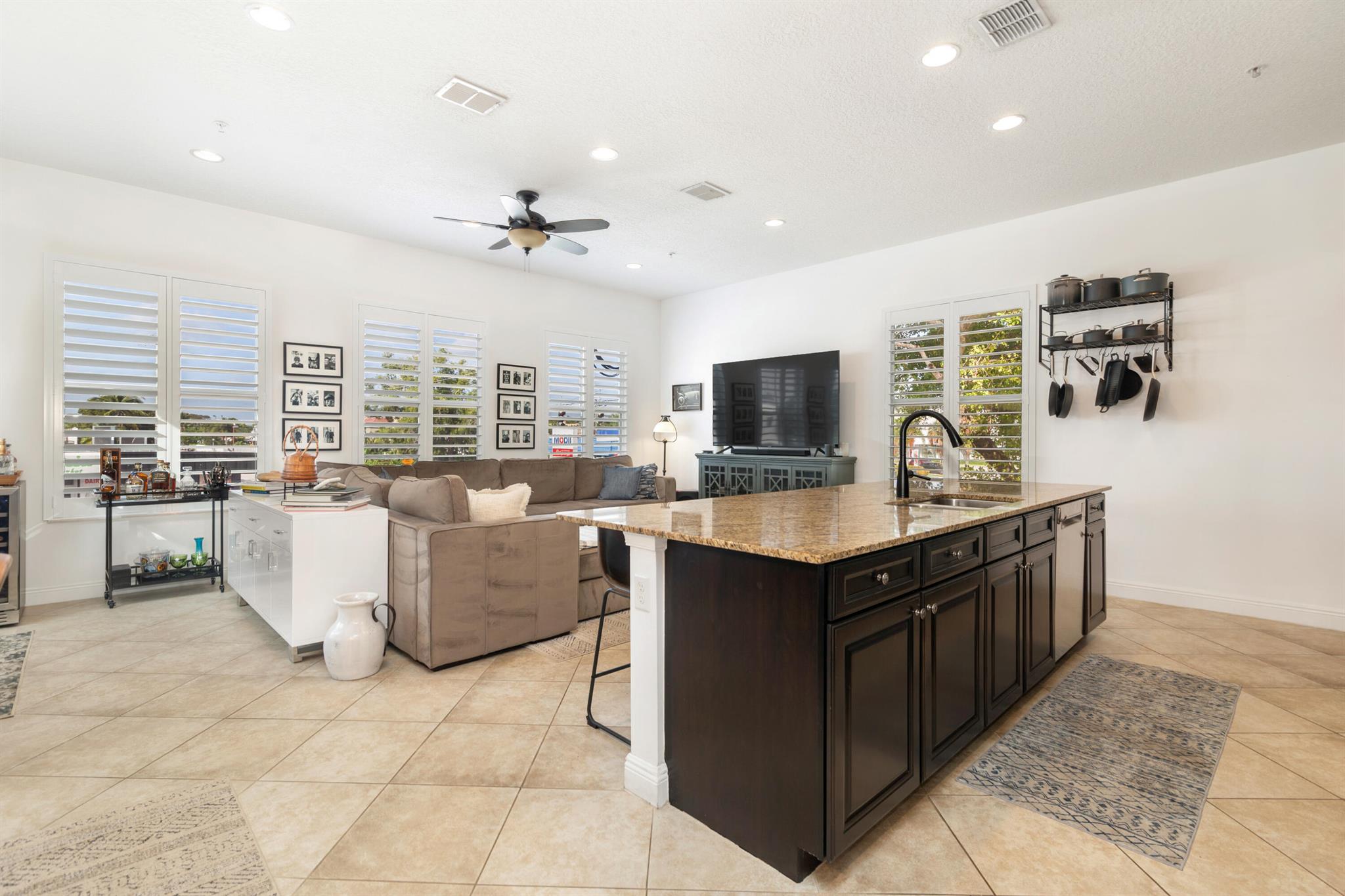 VILLAS ON ANTIQUE ROW - Residential