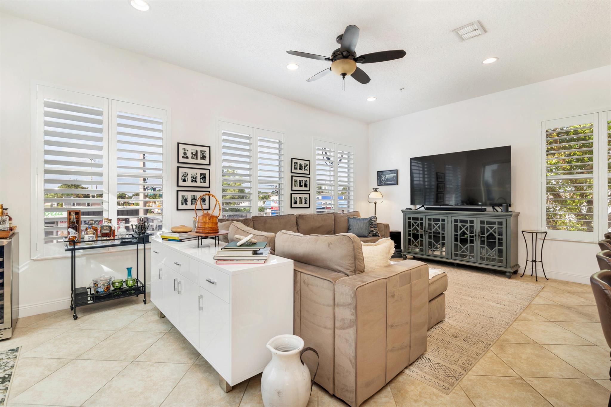 VILLAS ON ANTIQUE ROW - Residential