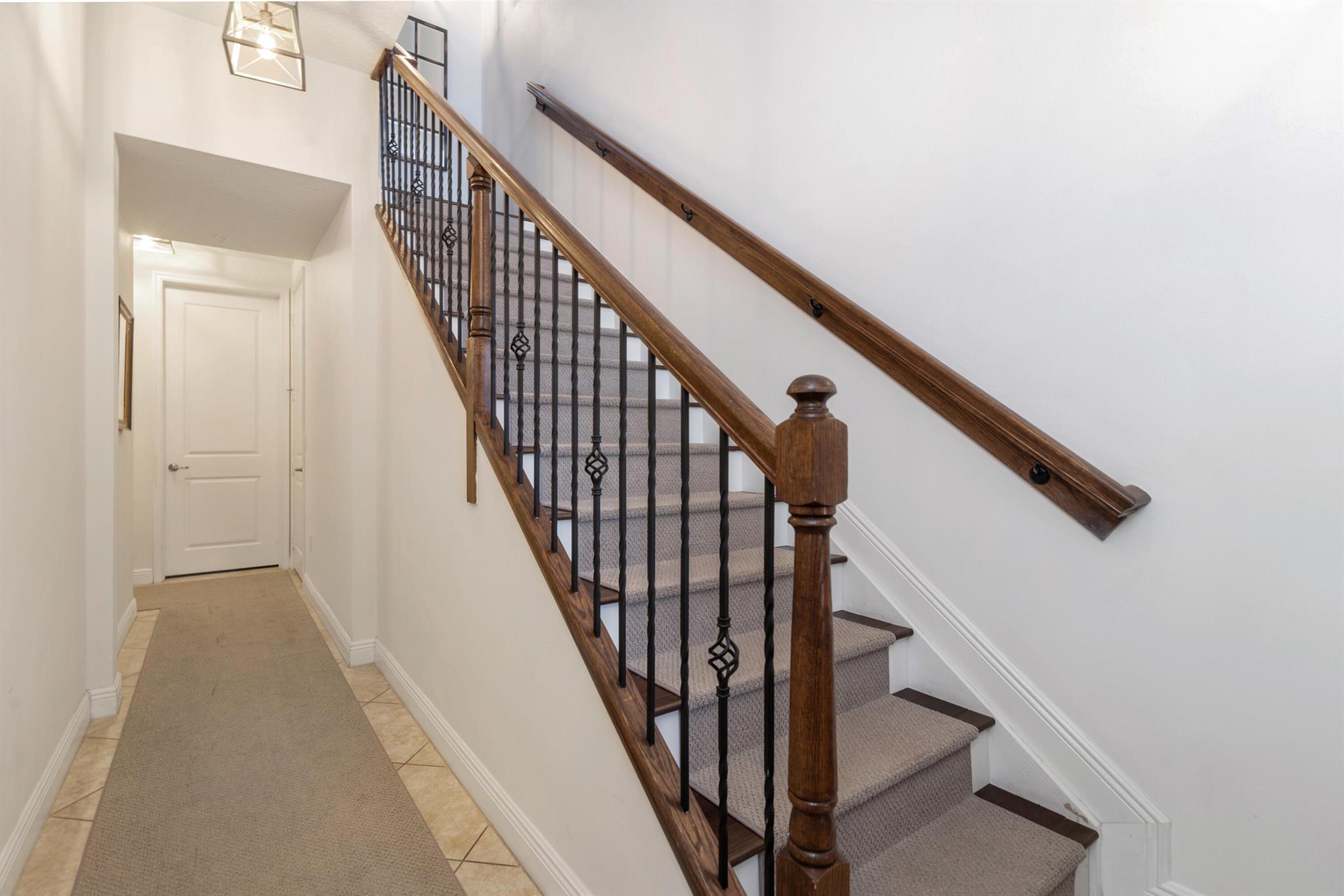 VILLAS ON ANTIQUE ROW - Residential