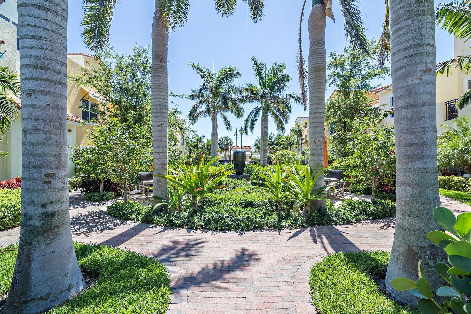 VILLAS ON ANTIQUE ROW - Residential