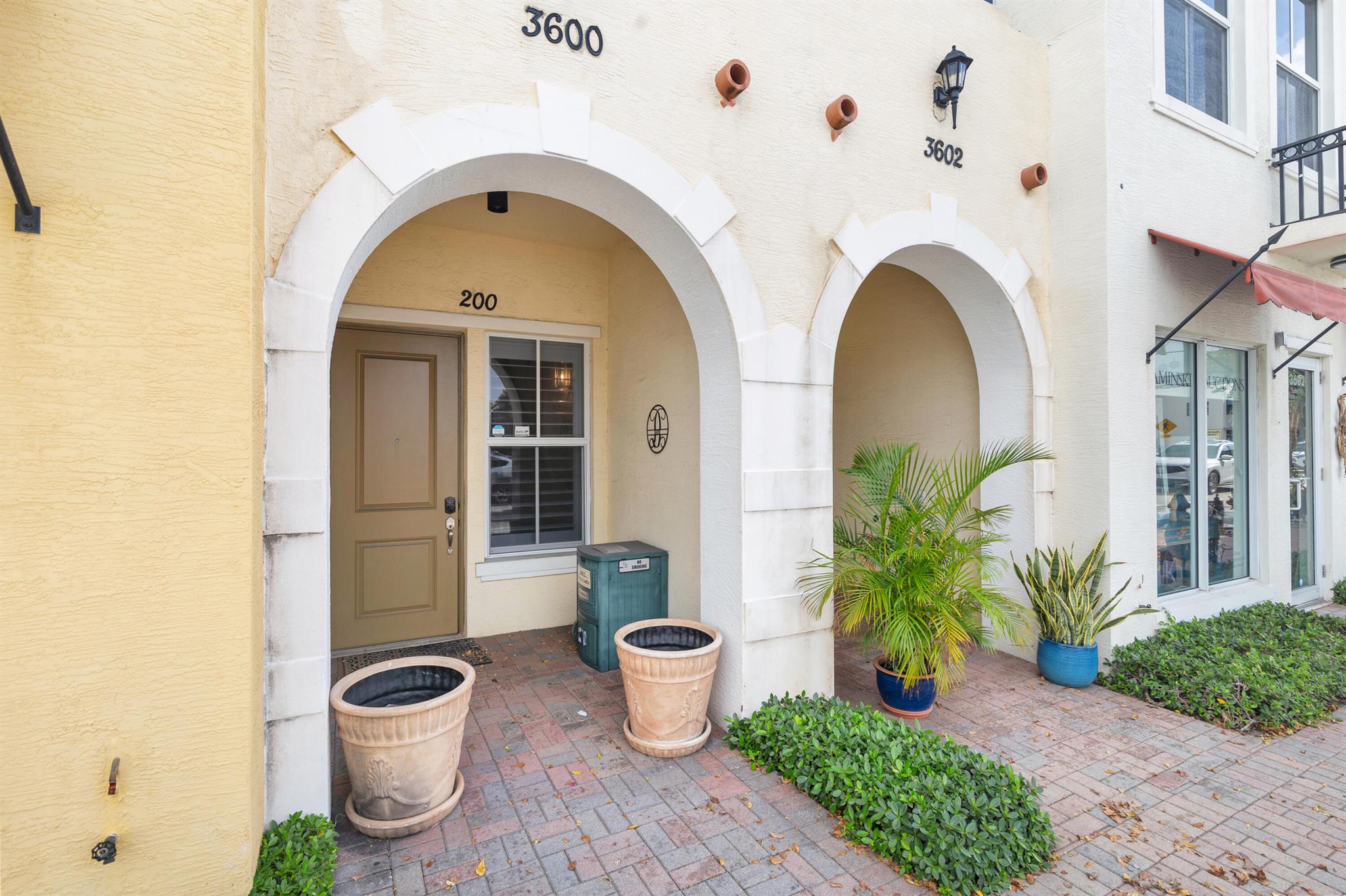 VILLAS ON ANTIQUE ROW - Residential