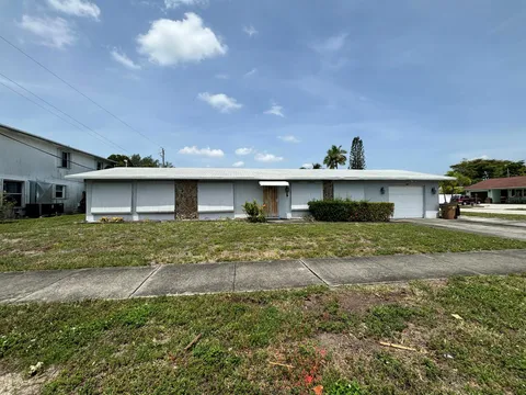 303 SW 33rd Terrace, Deerfield Beach, FL MLS: R11092548