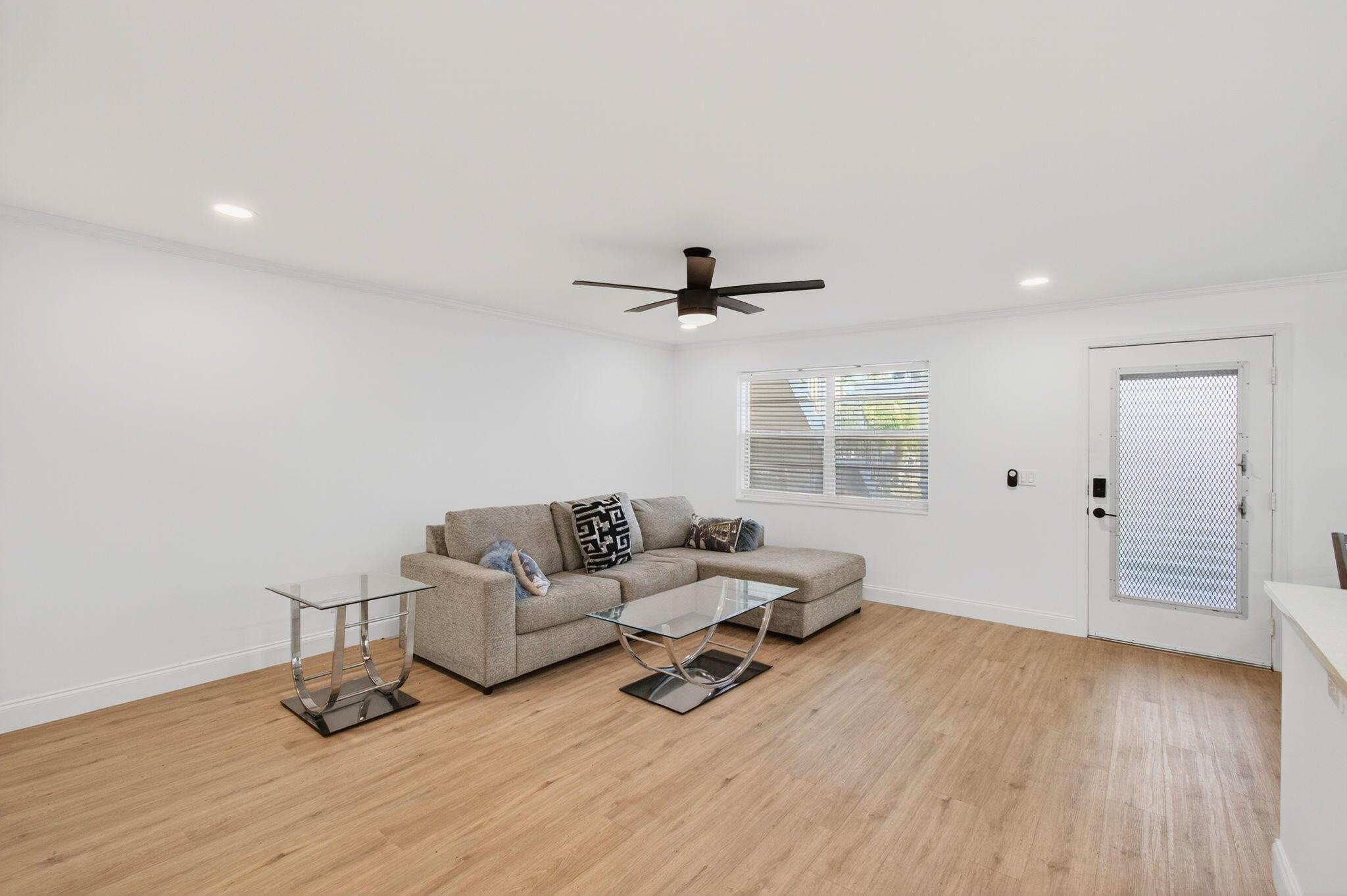 KINGS POINT - Residential