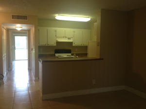 Well kept unit in gated community. Minutes from beaches, downtown, highways and Renaissance Commons