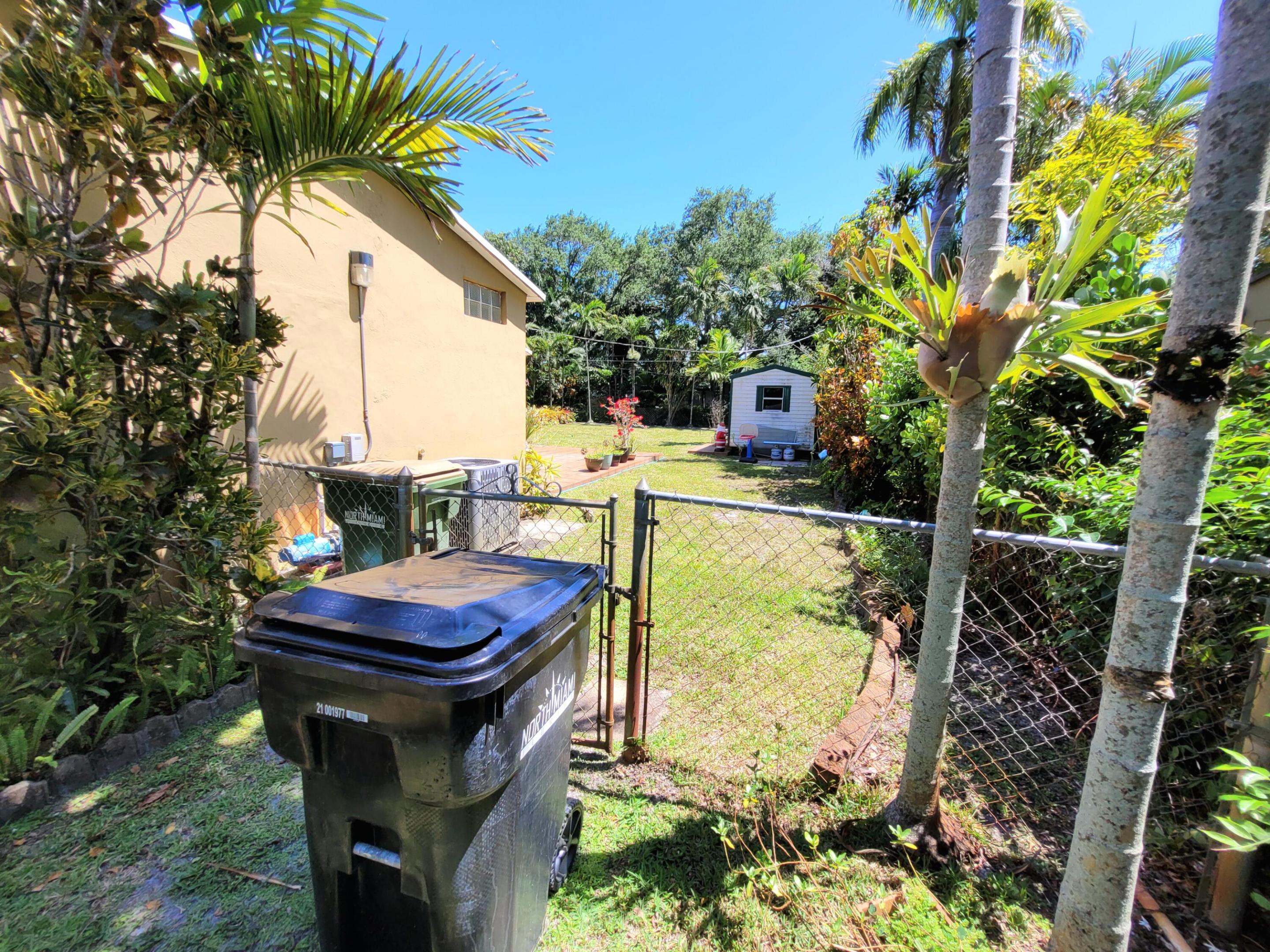 PRIORS 2ND ADDN TO BISCAYNE PARK - Residential