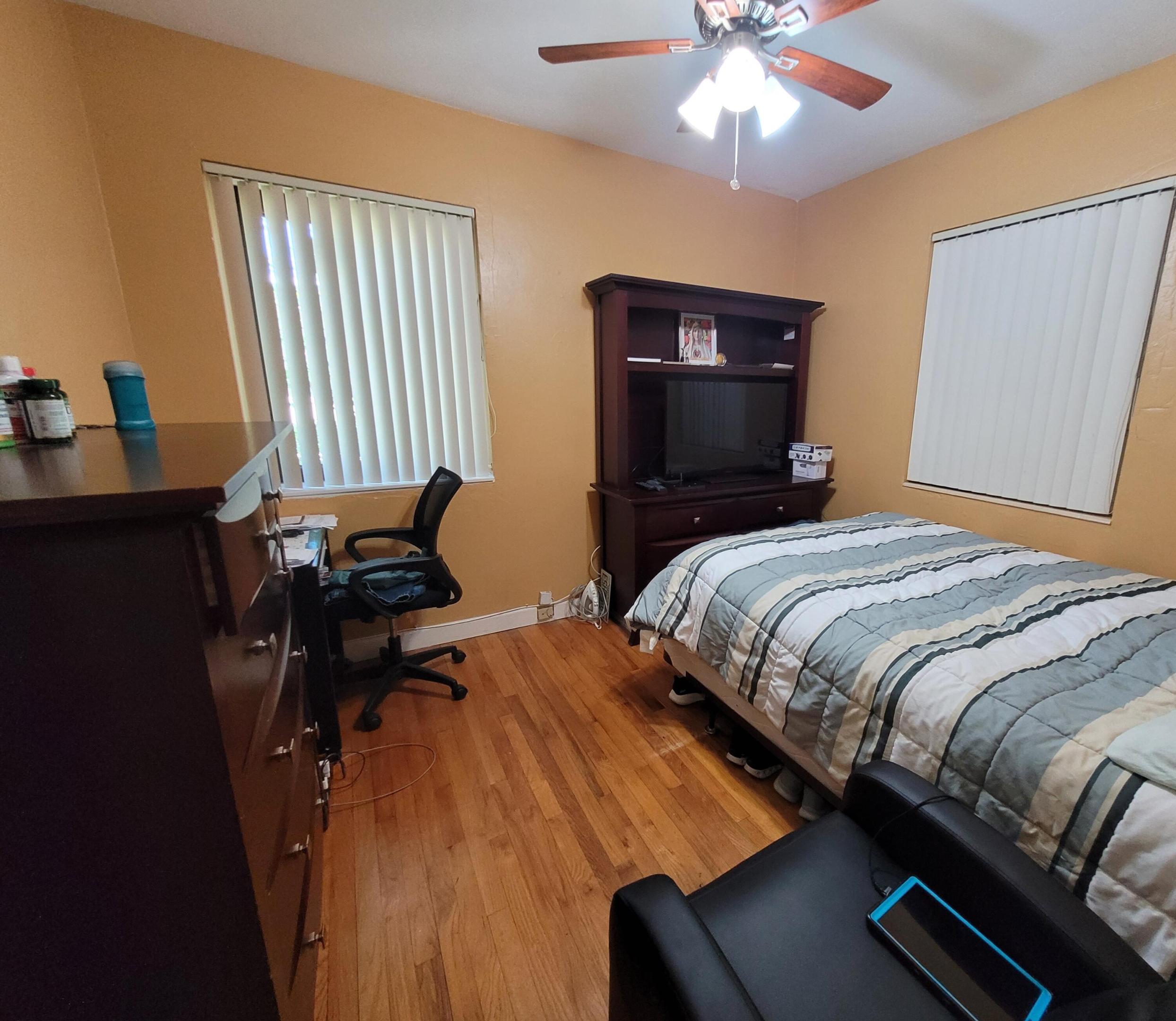 PRIORS 2ND ADDN TO BISCAYNE PARK - Residential