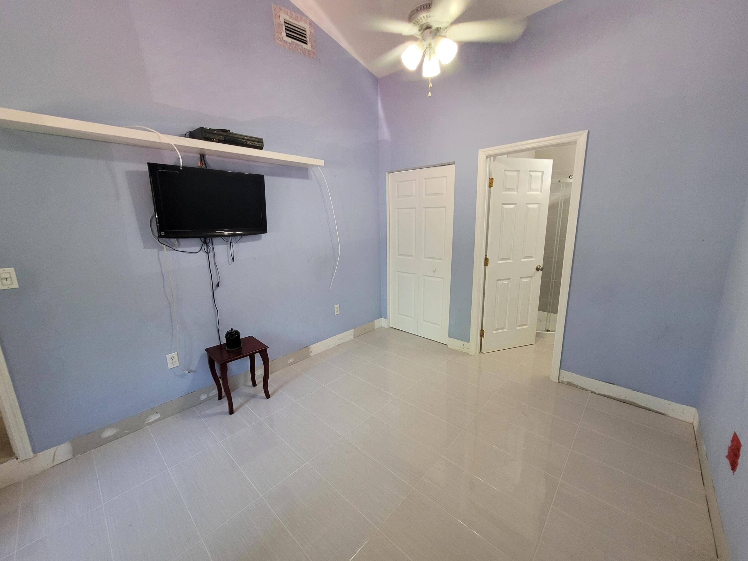 PRIORS 2ND ADDN TO BISCAYNE PARK - Residential