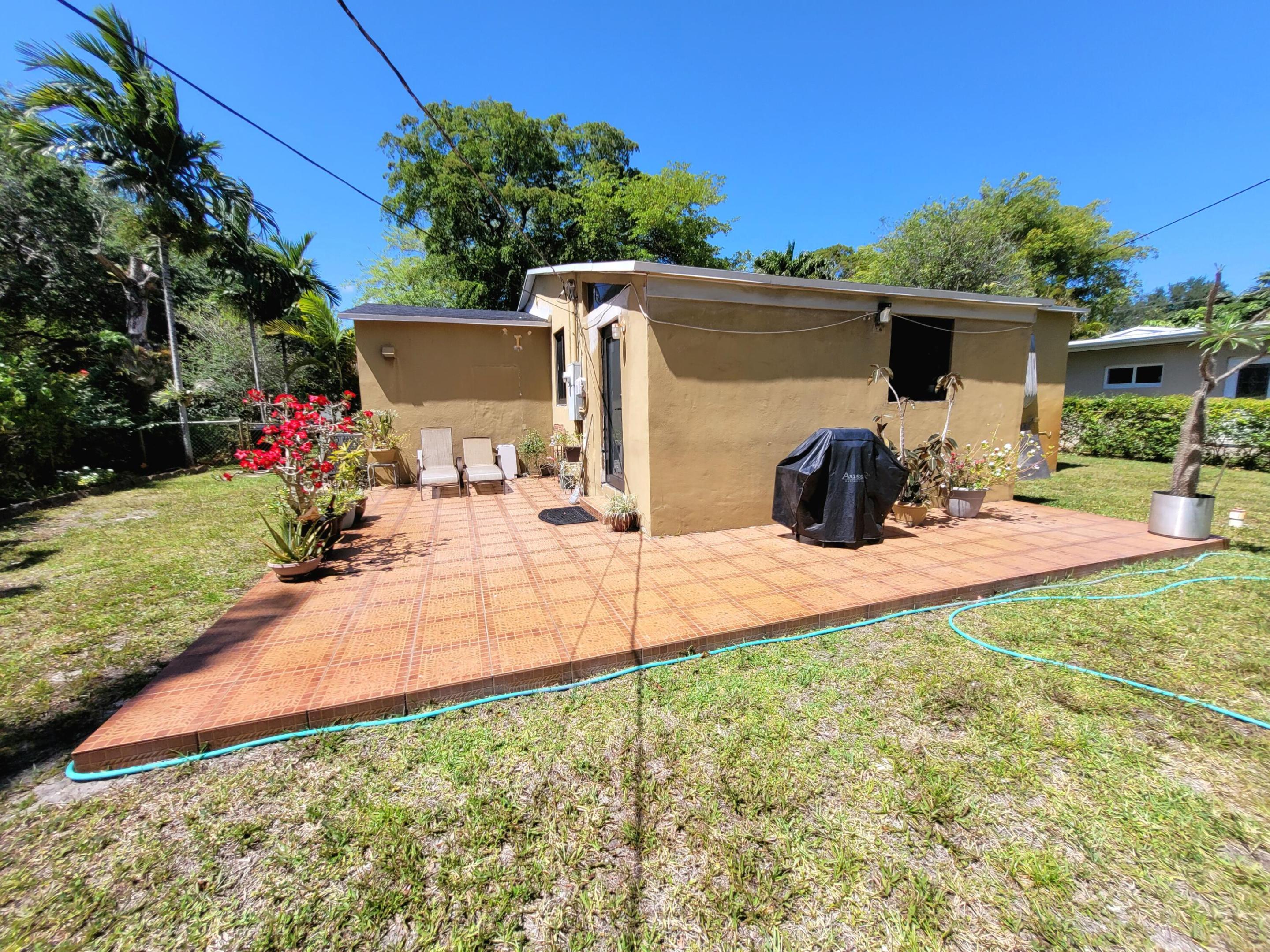 PRIORS 2ND ADDN TO BISCAYNE PARK - Residential