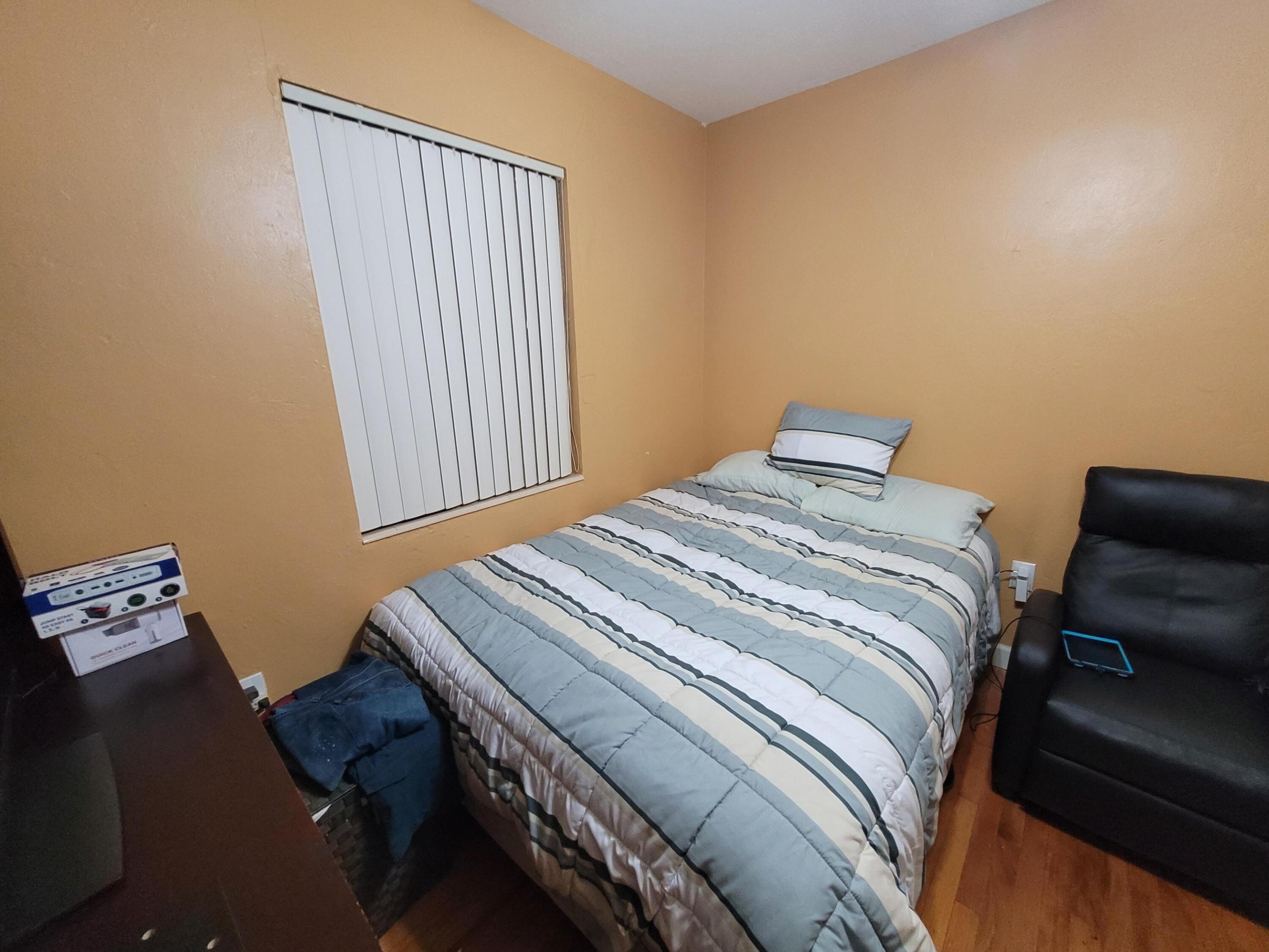 PRIORS 2ND ADDN TO BISCAYNE PARK - Residential