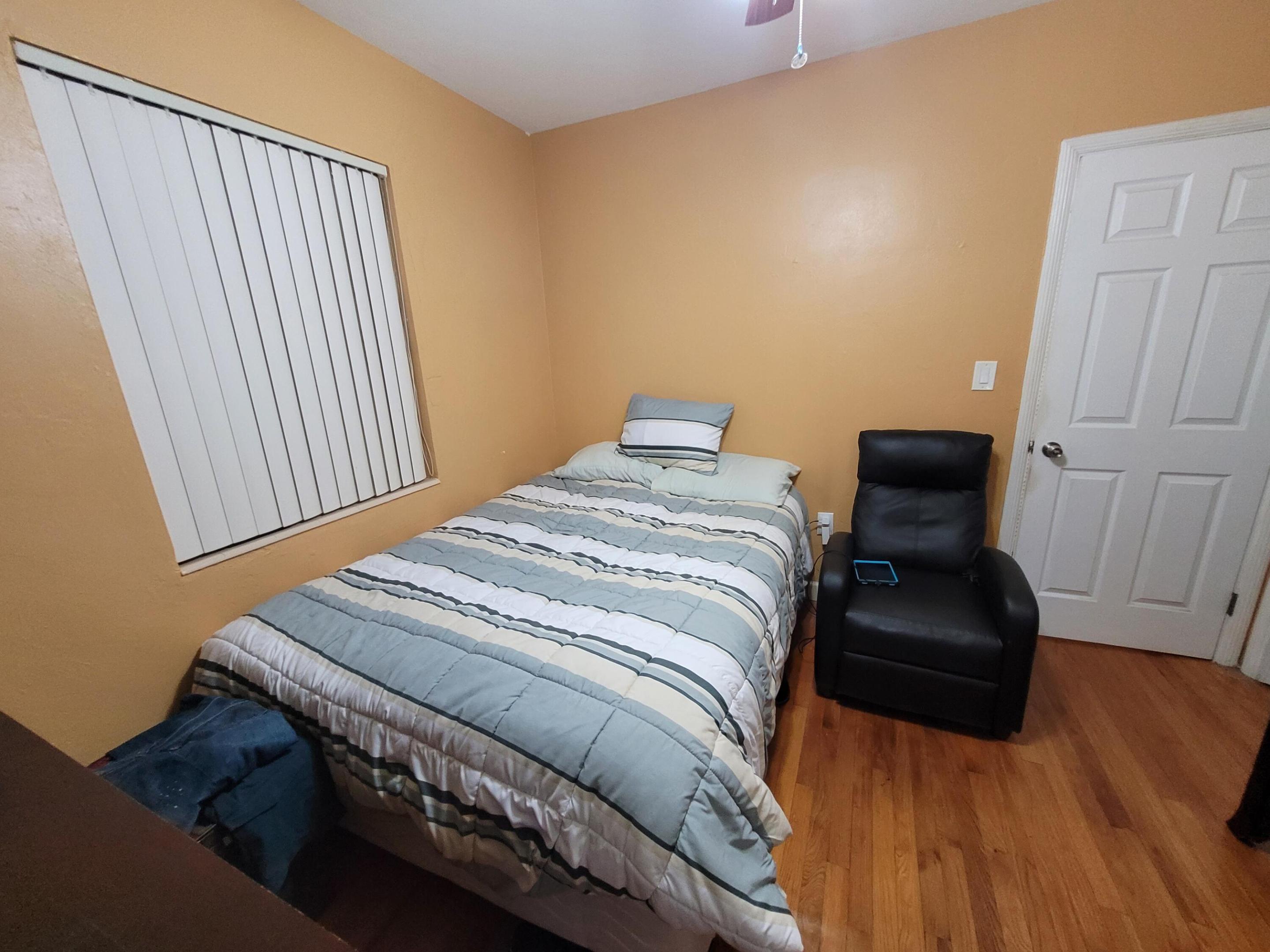 PRIORS 2ND ADDN TO BISCAYNE PARK - Residential