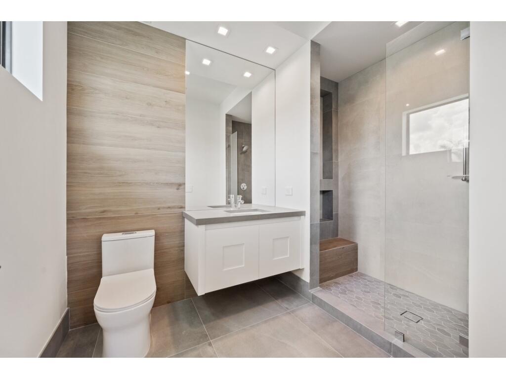 RIVERSIDE ON THE LOXAHATCHEE - Residential