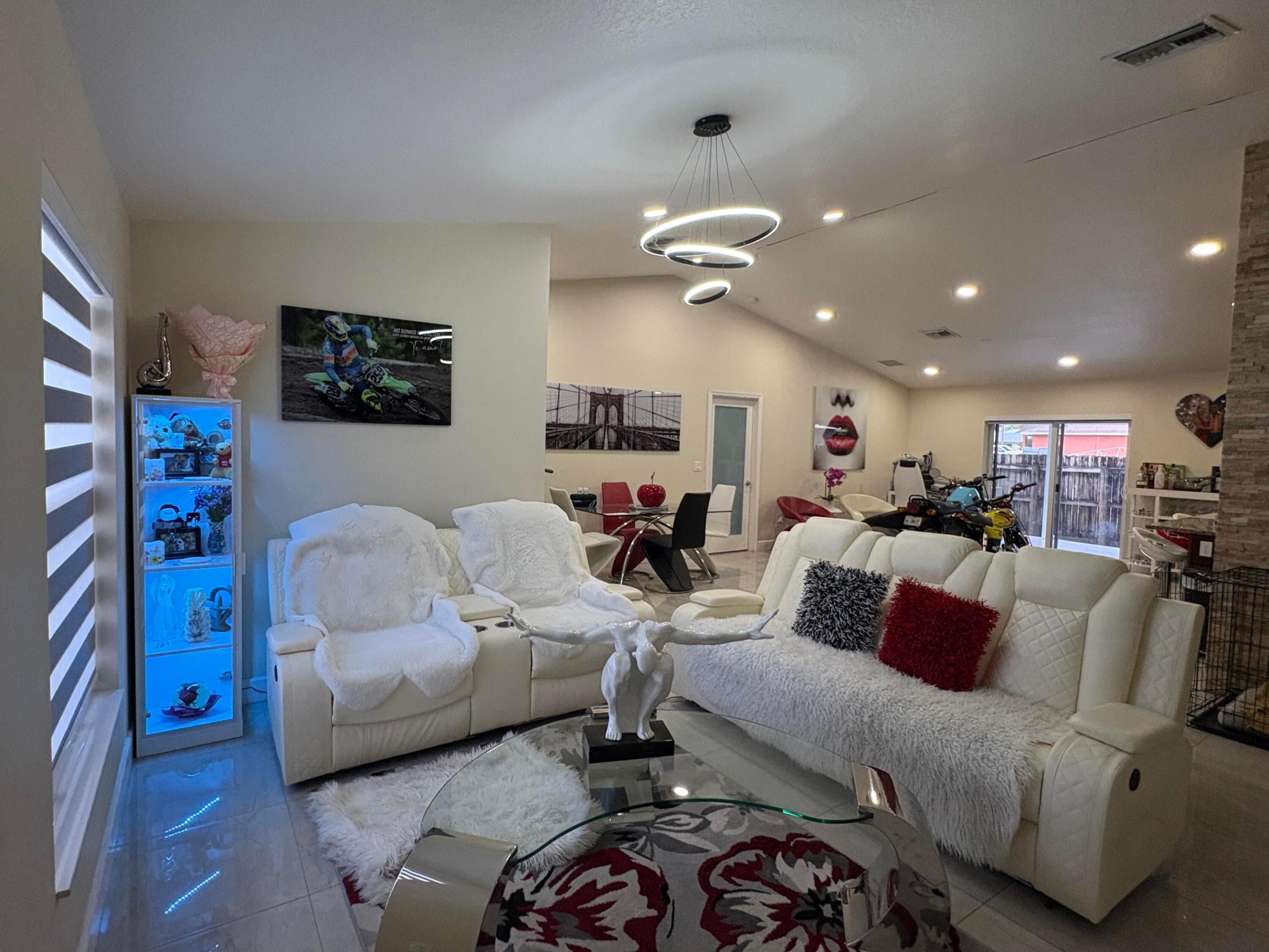 3941 TROPICAL Way