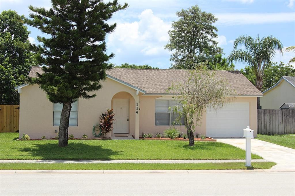 Photo of 114 Banyan Circle Cir, Jupiter, FL 33458 (MLS # R10707315)
