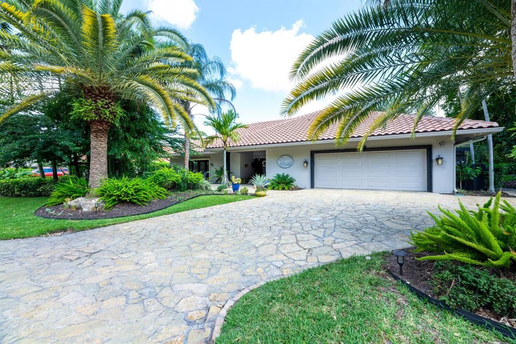 Photo of 1 Alston Road, Palm Beach Gardens, FL 33418 (MLS # R10722679)