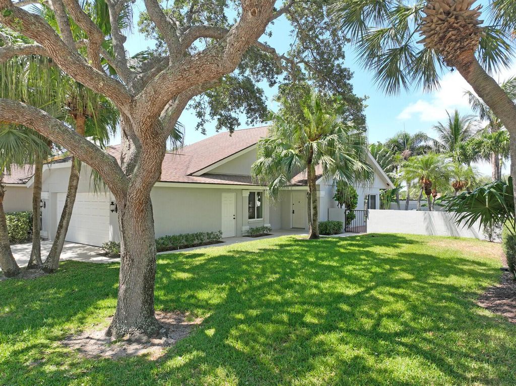 Photo of 228 Ridge Road, Jupiter, FL 33477 (MLS # R10987081)