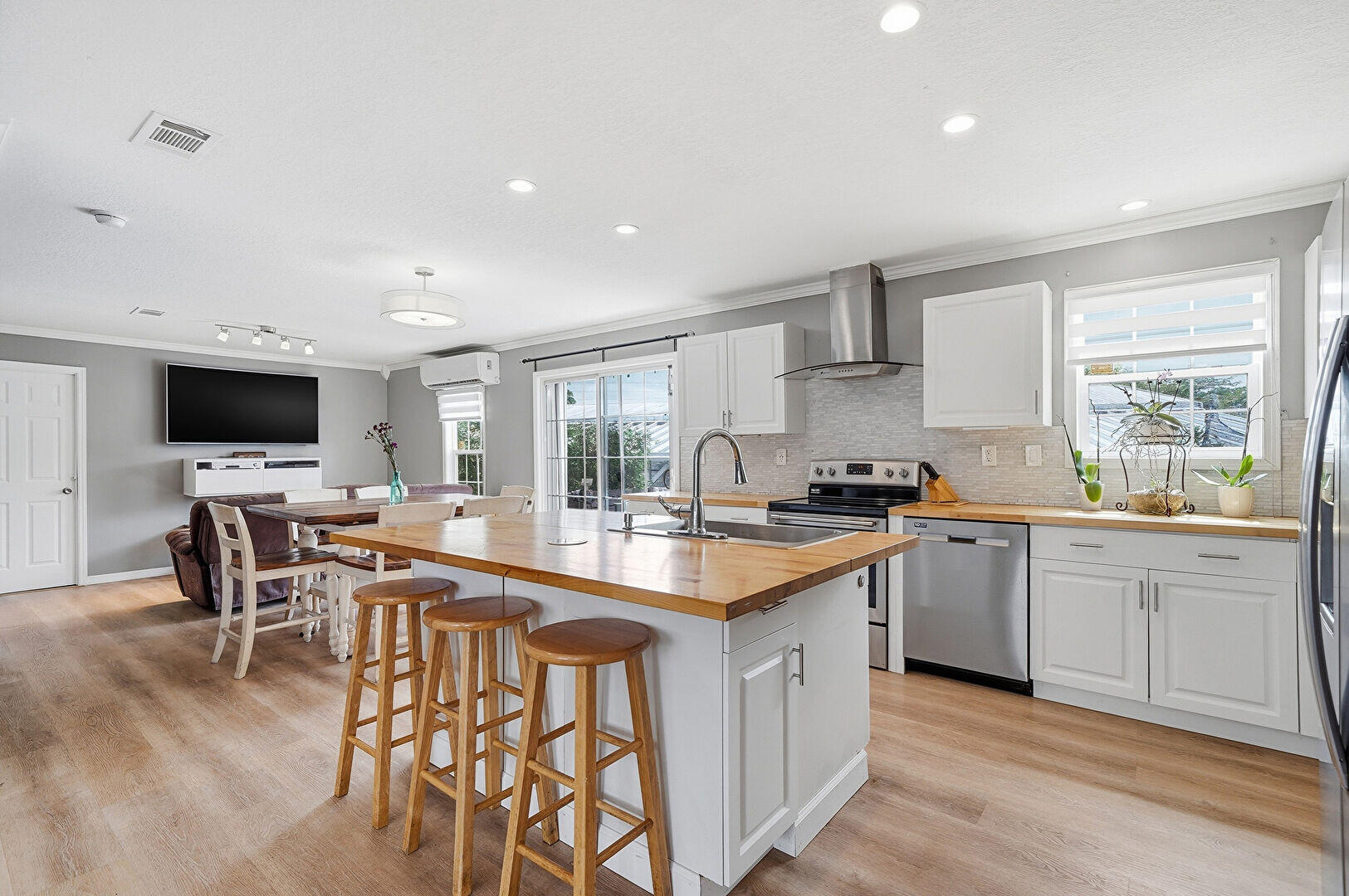 RAVENSWOOD NORTH - Residential