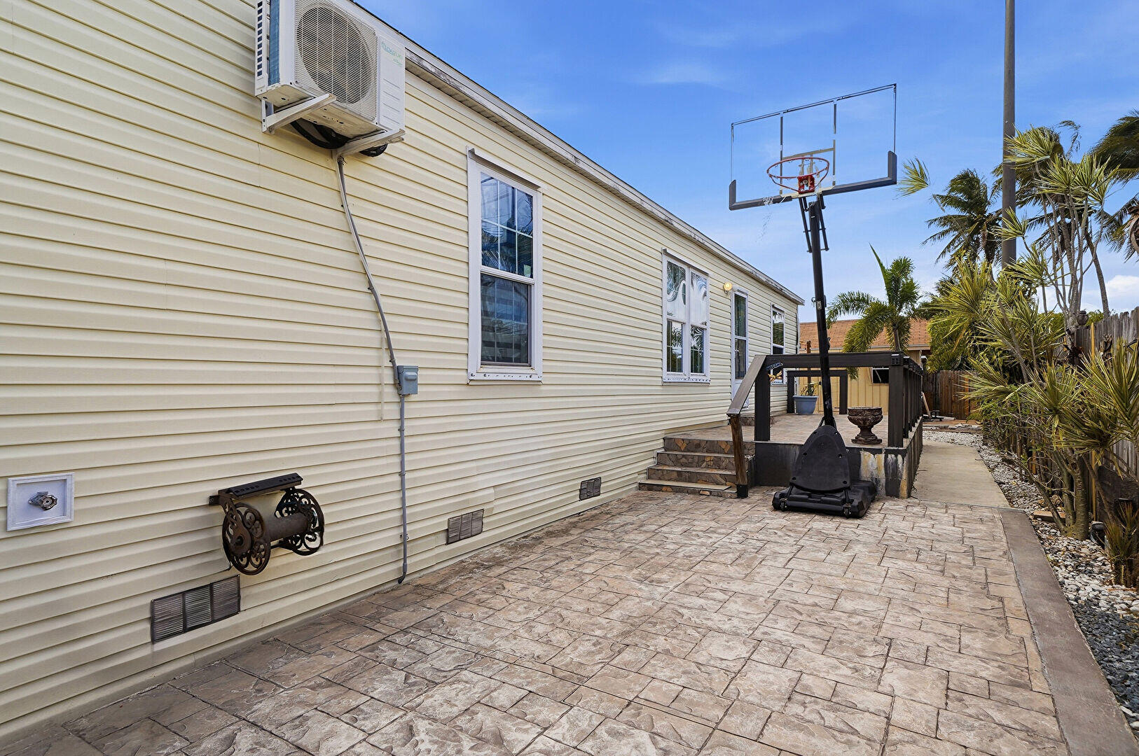 RAVENSWOOD NORTH - Residential