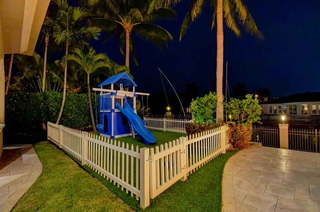 TROPIC ISLE - Residential