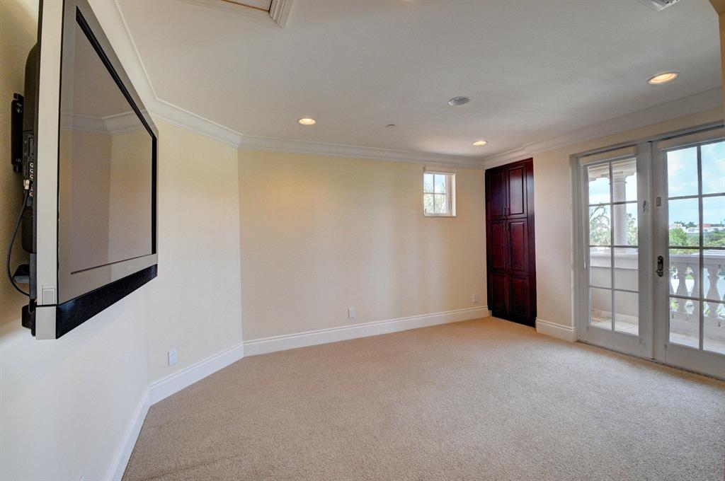 TROPIC ISLE - Residential