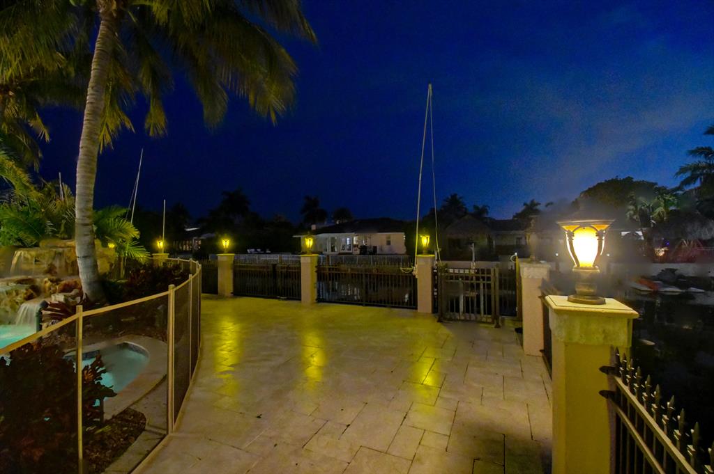 TROPIC ISLE - Residential