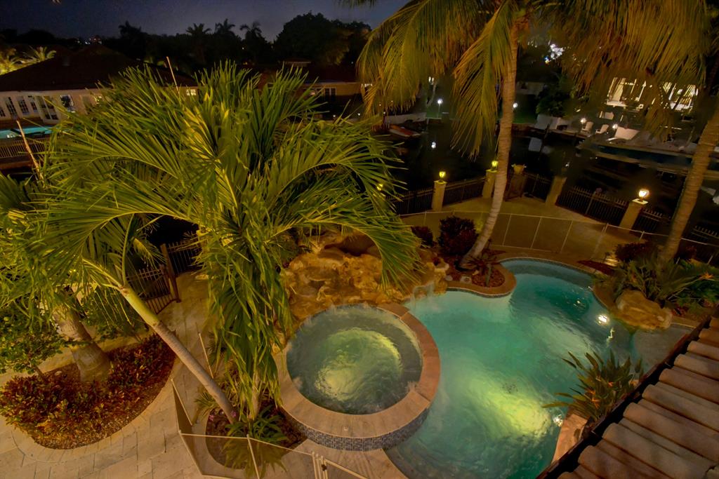 TROPIC ISLE - Residential