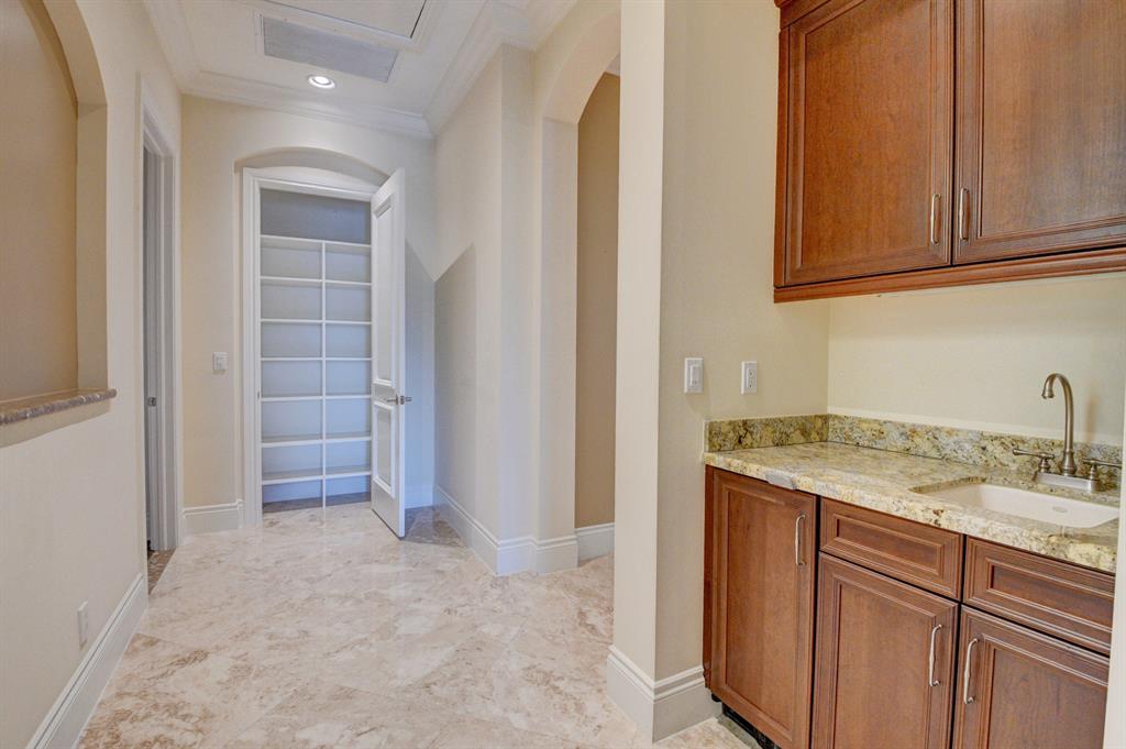 TROPIC ISLE - Residential