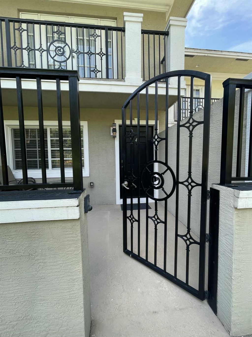 Photo of 1000 Palm Trail #4, Delray Beach, FL 33483 (MLS # R11126327)