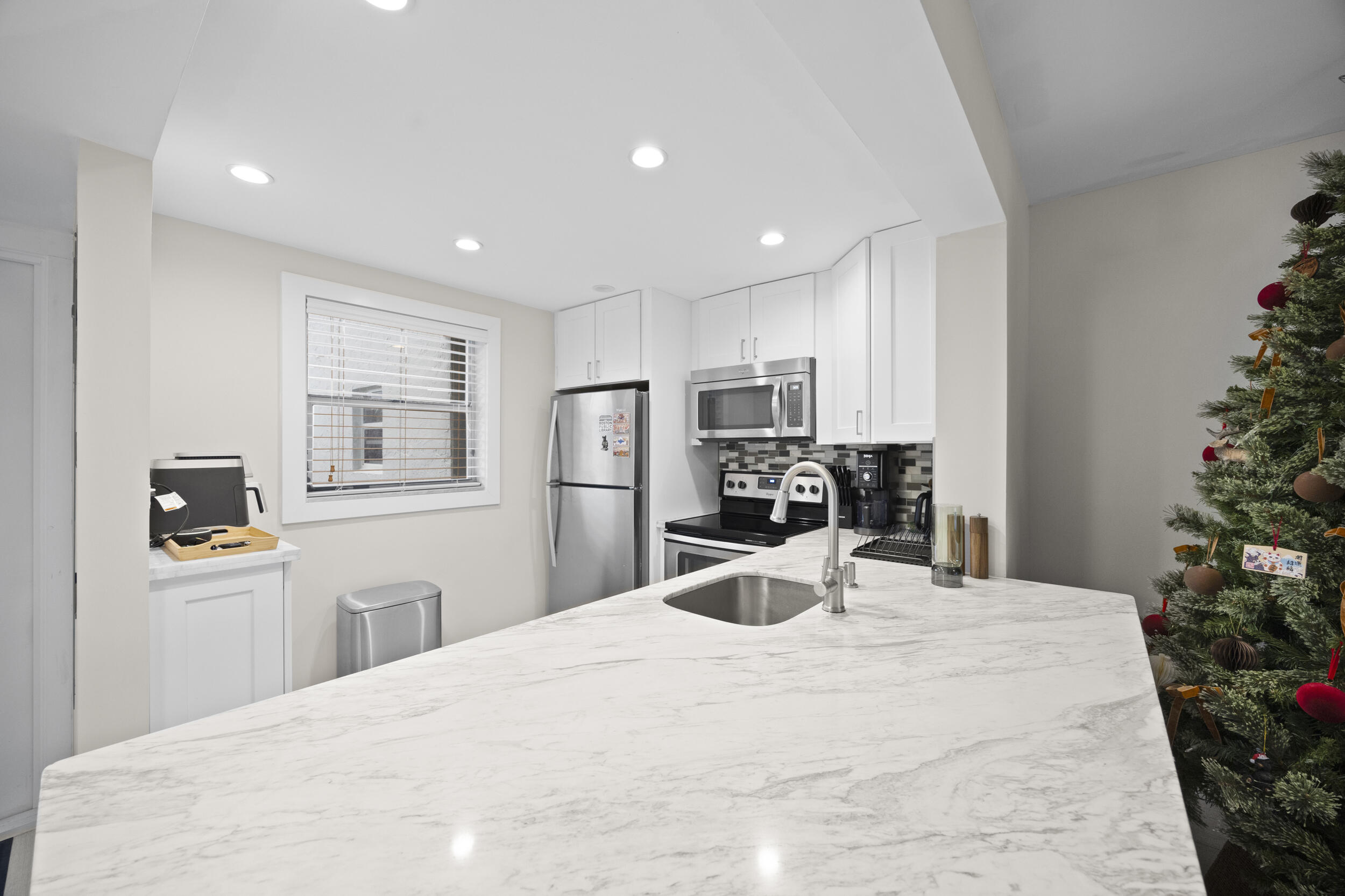 801 S Federal Highway 319