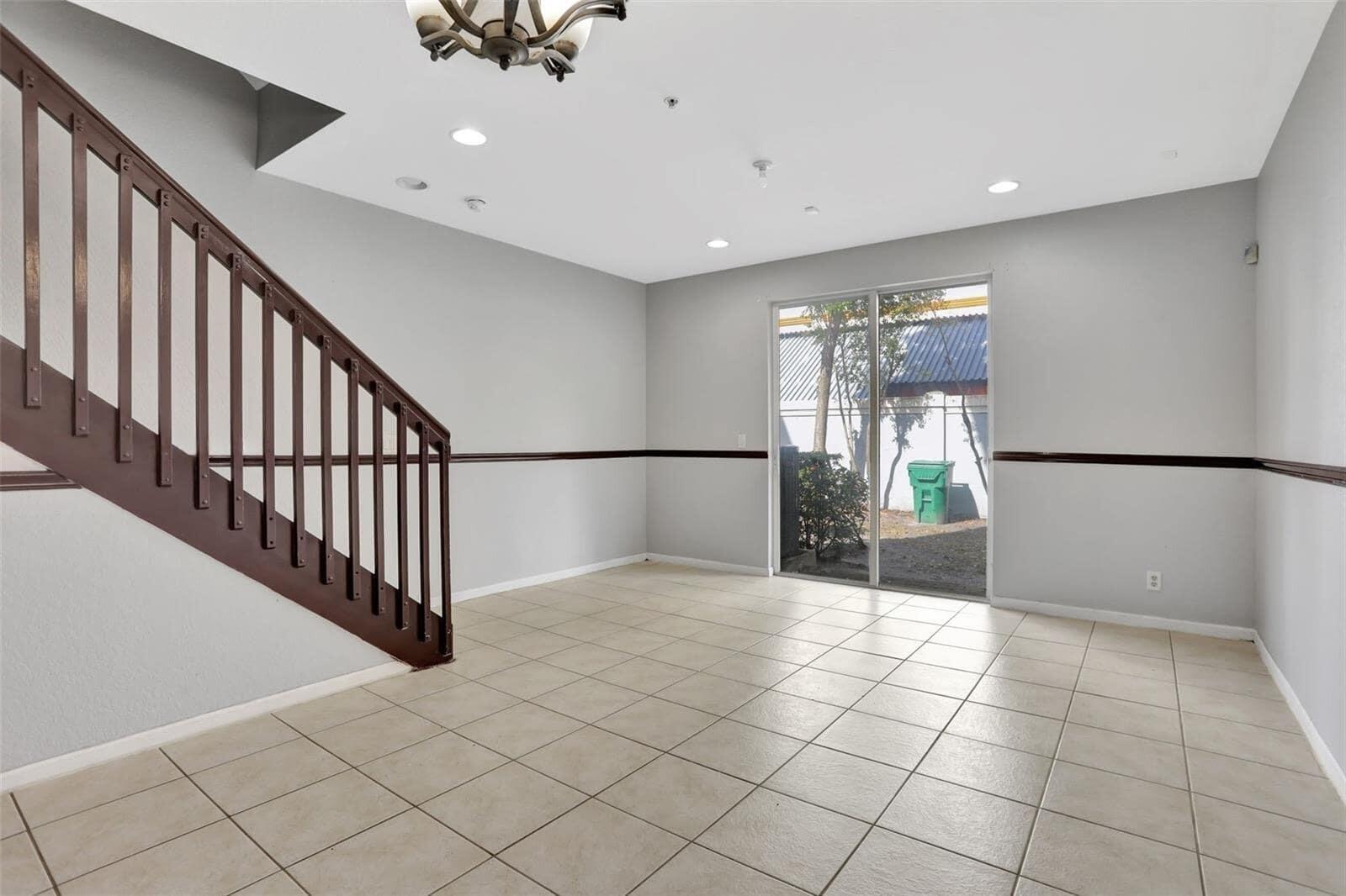3427 NW 14th Court