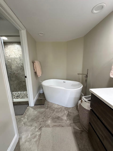 GLENEAGLES CONDO III - Residential Lease