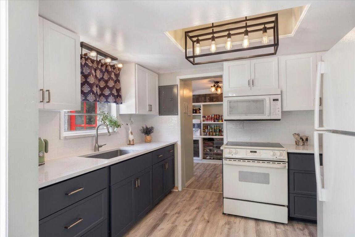 MCANSH PARK REPLATS OF - Residential