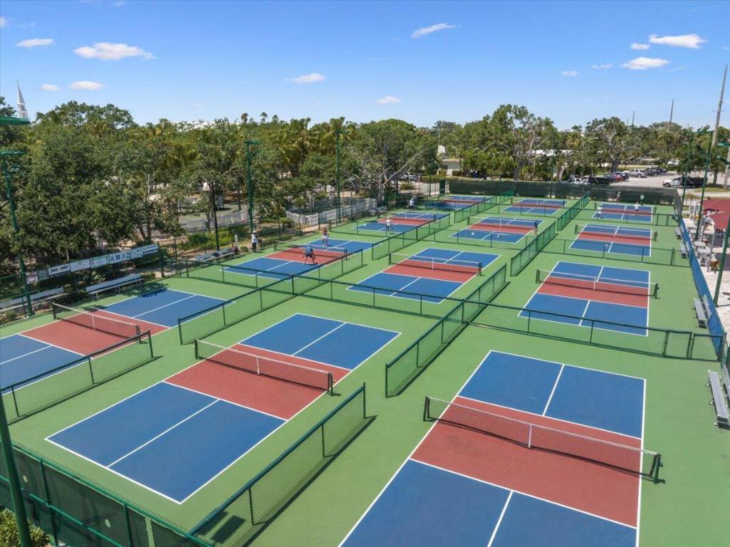 MCANSH PARK REPLATS OF - Residential