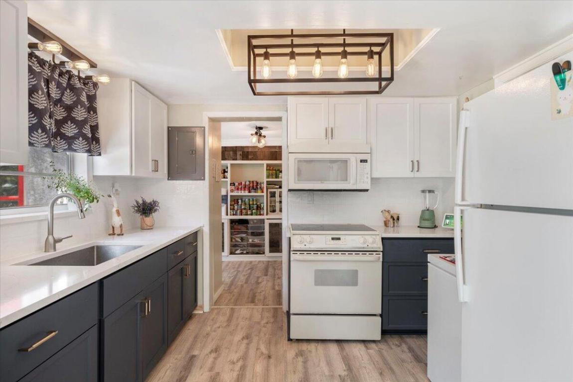 MCANSH PARK REPLATS OF - Residential