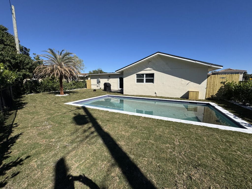 Photo of 1456 Cross Way, West Palm Beach, FL 33401 (MLS # B26011170)