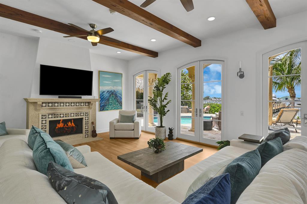 LAKE SHORES LANTANA - Residential