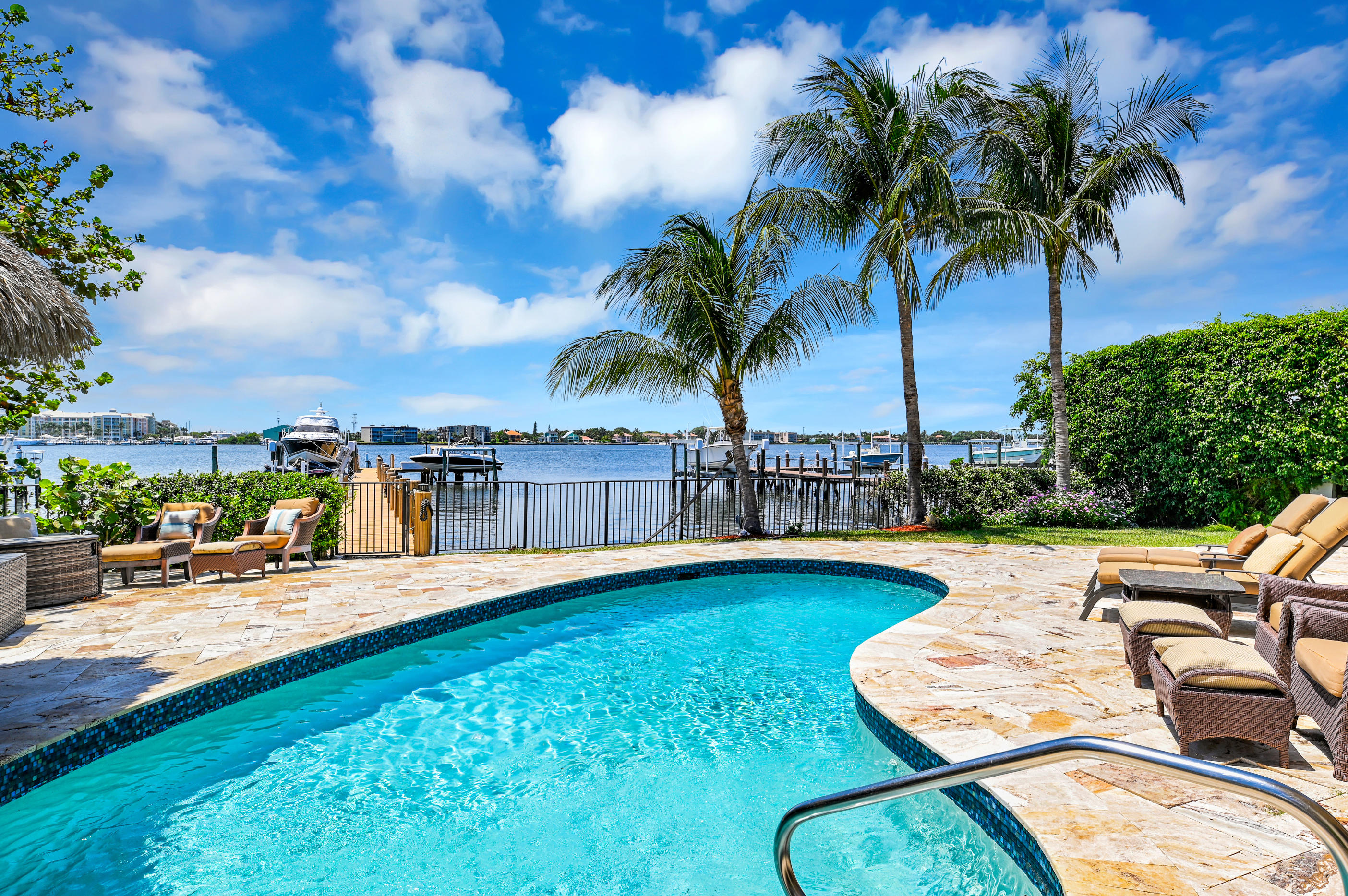 LAKE SHORES LANTANA - Residential