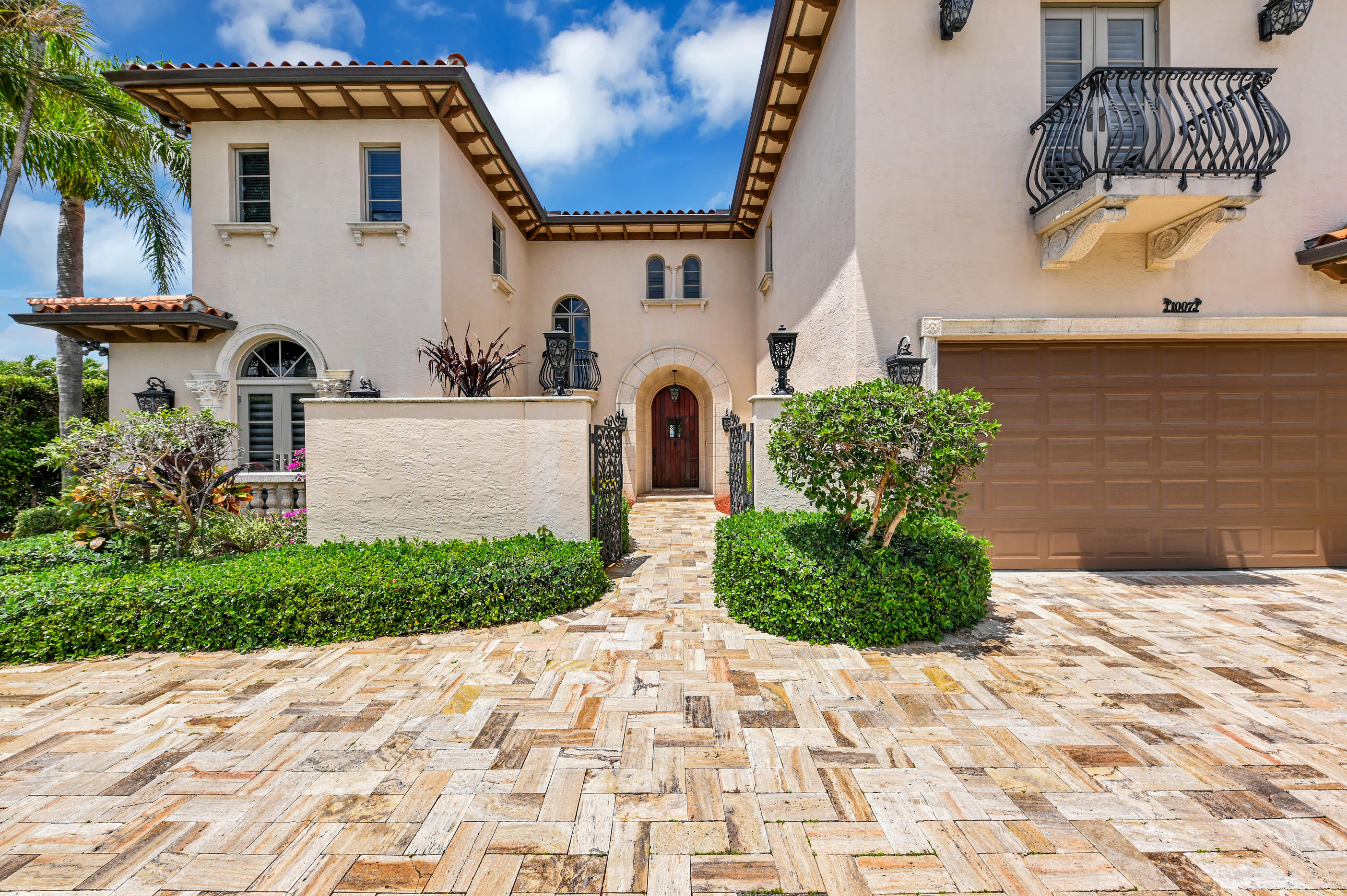 LAKE SHORES LANTANA - Residential