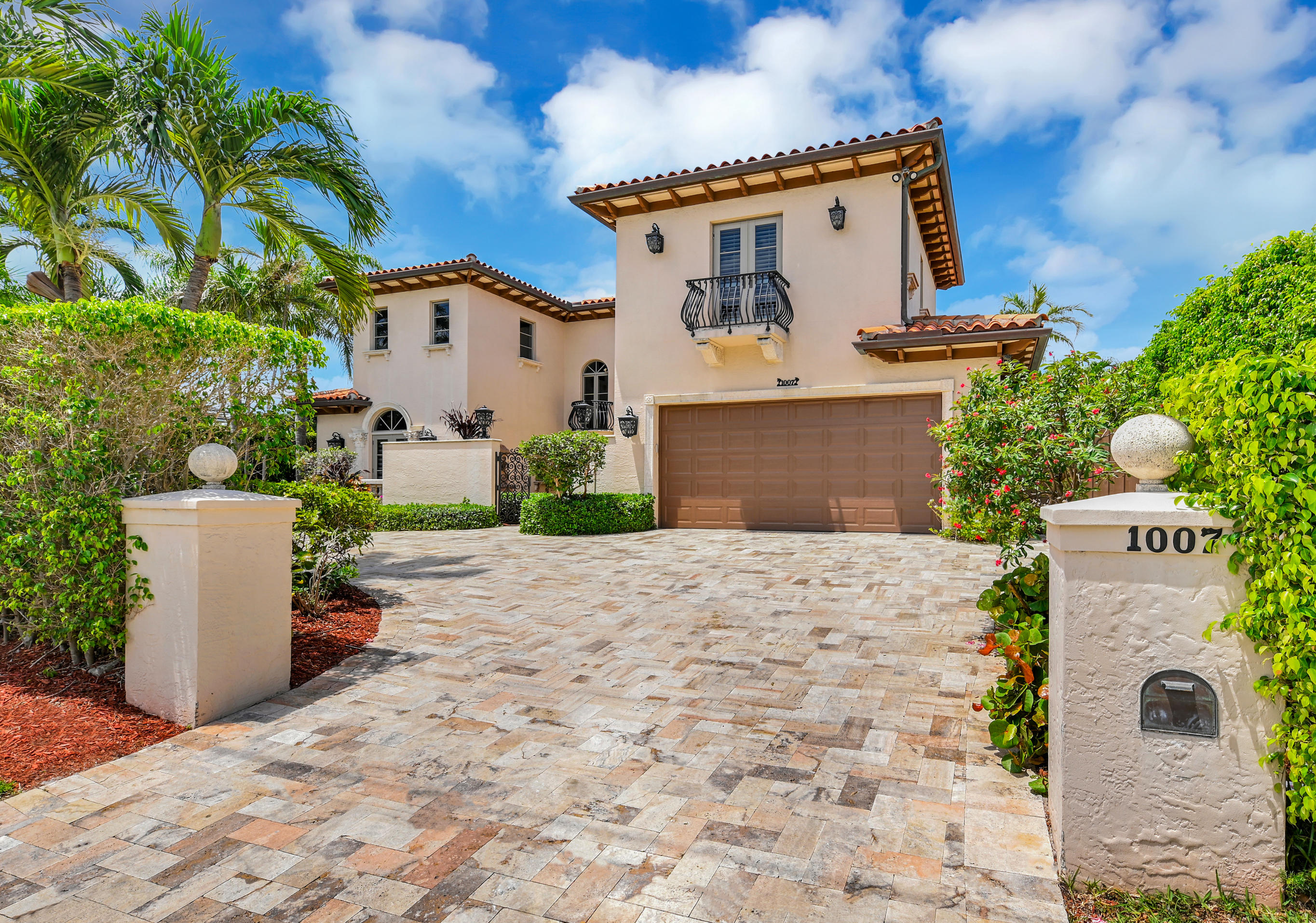 LAKE SHORES LANTANA - Residential