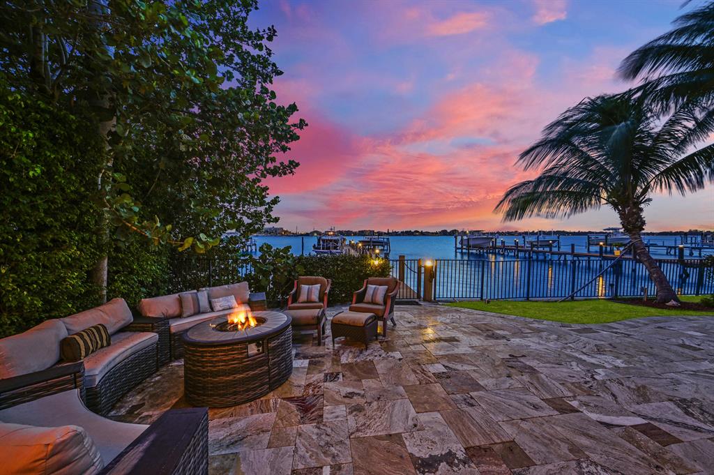 LAKE SHORES LANTANA - Residential
