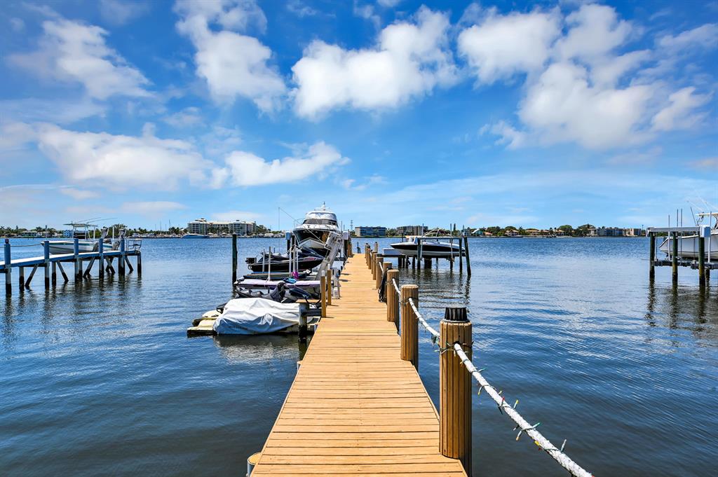 LAKE SHORES LANTANA - Residential