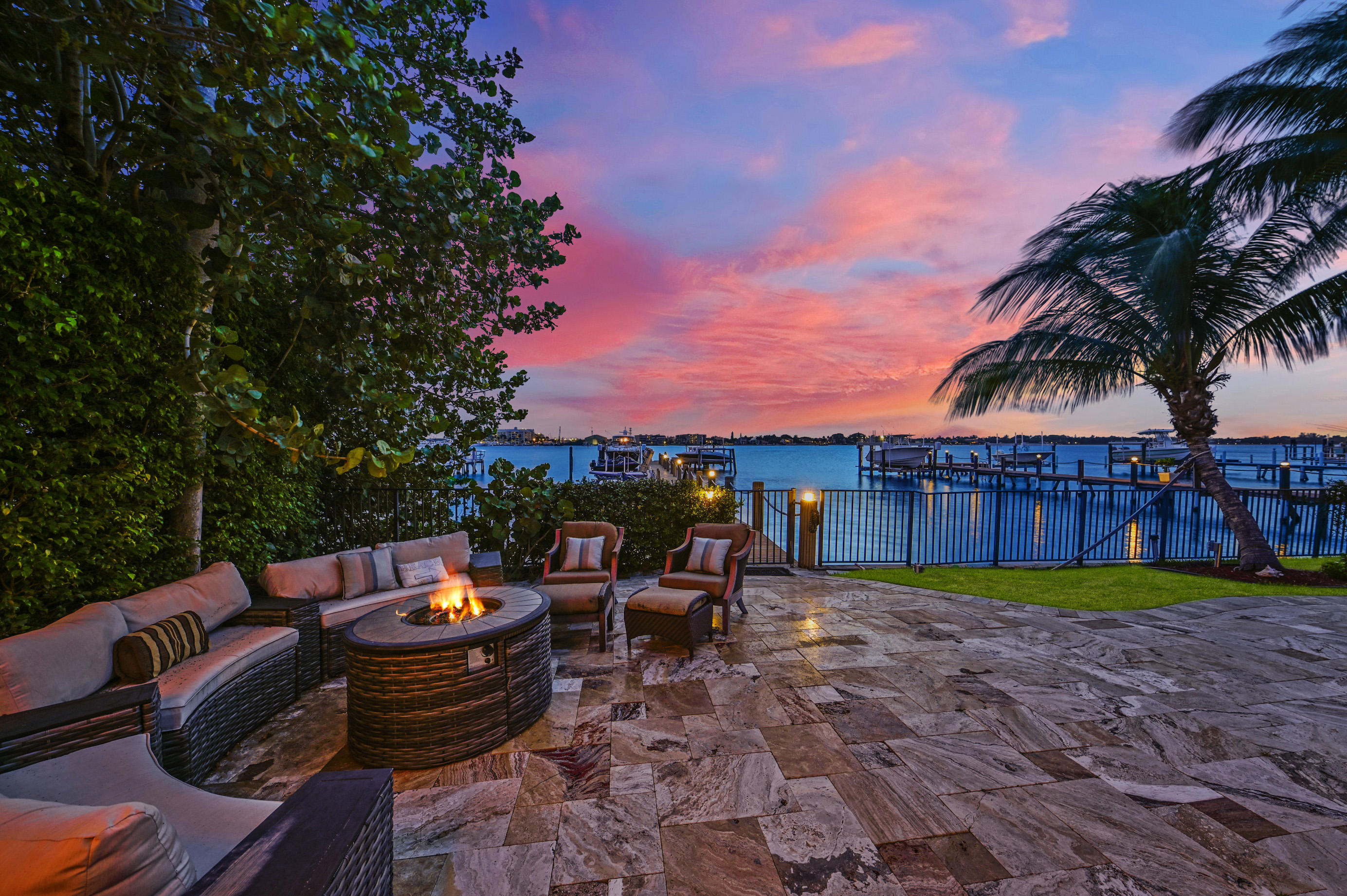 LAKE SHORES LANTANA - Residential