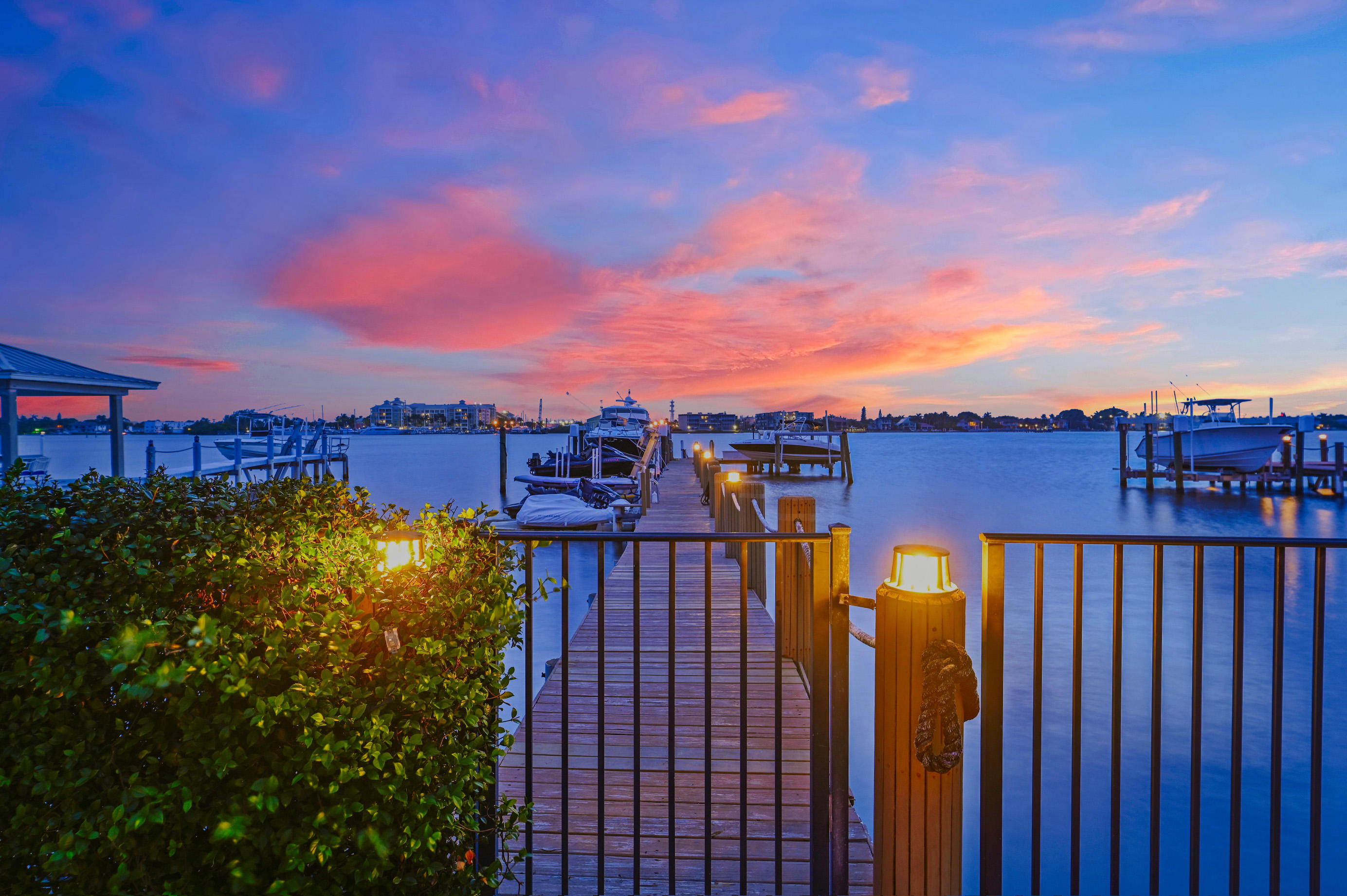 LAKE SHORES LANTANA - Residential