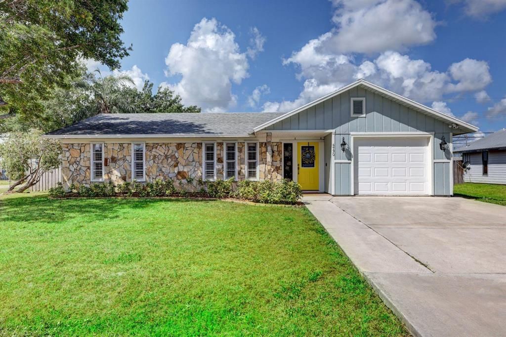 Photo of 5730 SE Normandy Avenue, Stuart, FL 34997 (MLS # R10704519)