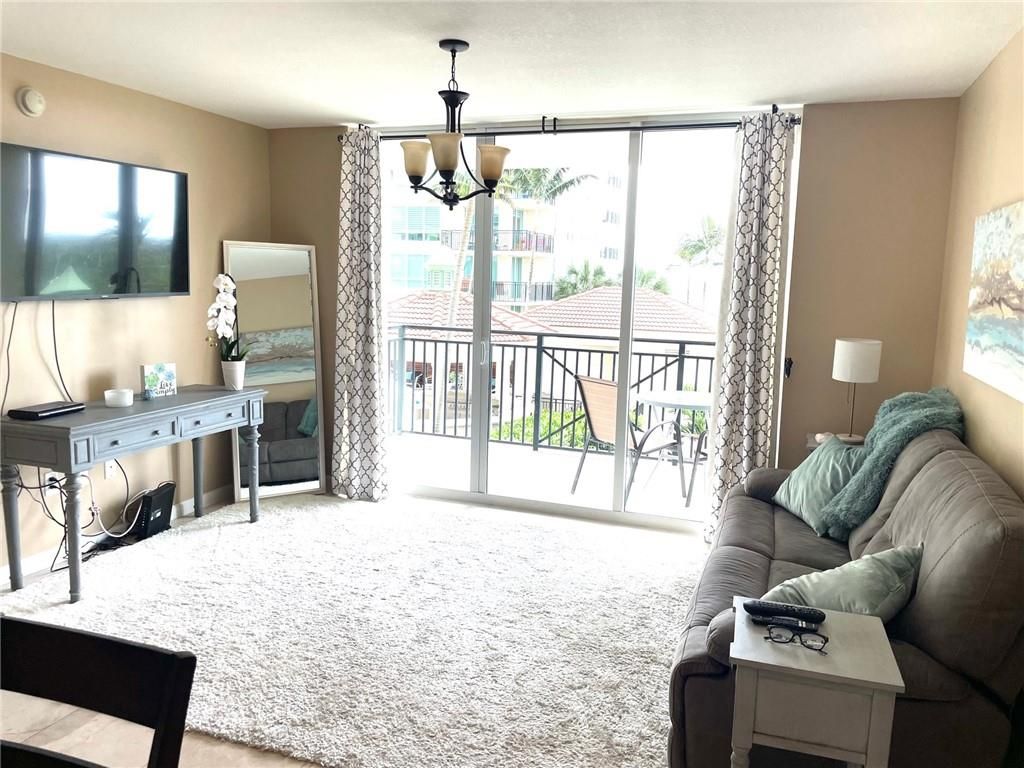 Photo of 610 W Las Olas Blvd #921, Fort Lauderdale, FL 33312 (MLS # F10322646)