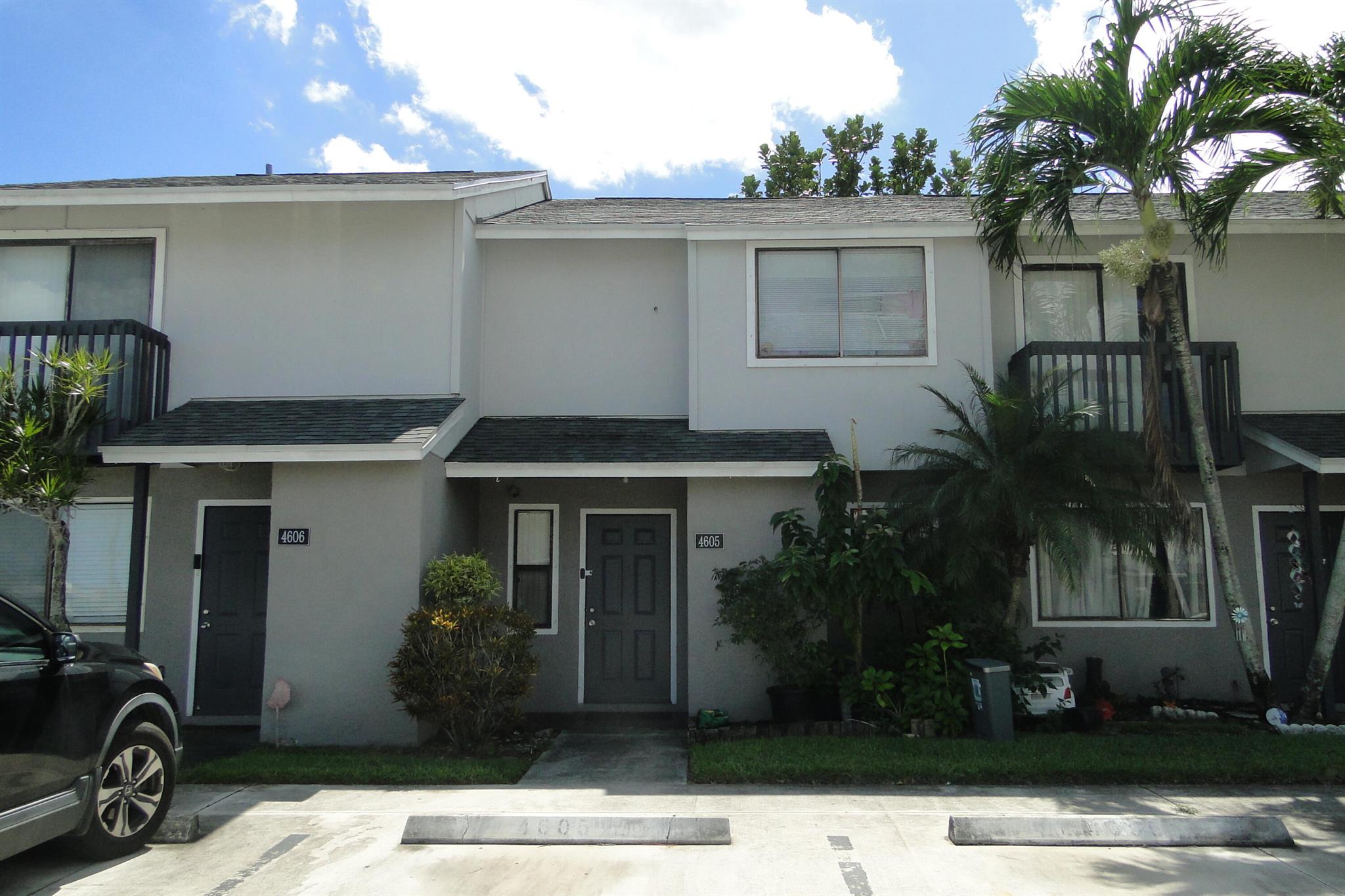 2 Bedroom 2.5 bathrooms Townhouse in a nice and peaceful community. Easy access to main roads. Investment opportunity. Property is tenant-occupied.