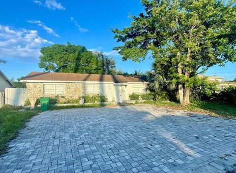 5706 Candlewood Mangonia Park FL 33407