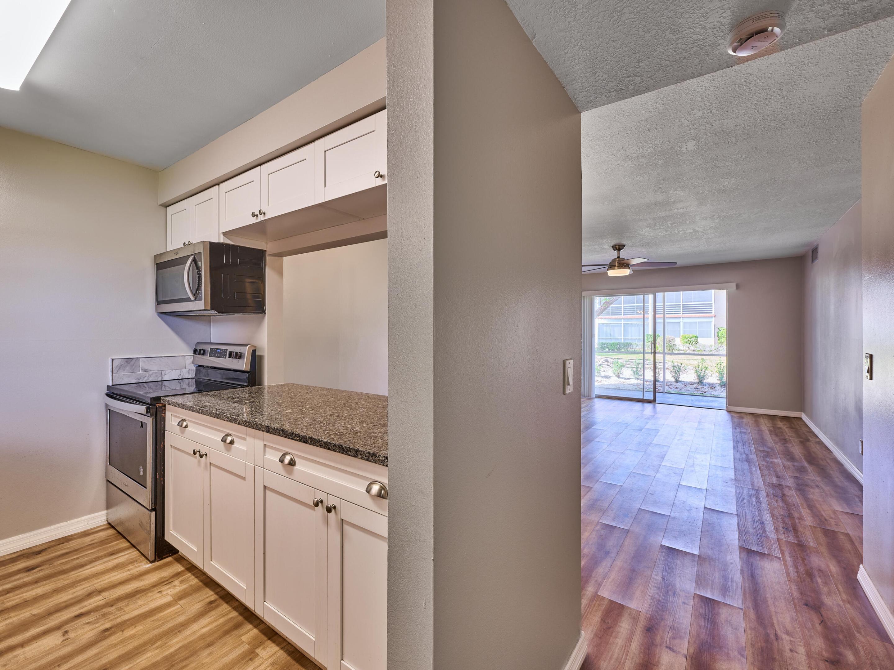 12021 W Greenway Drive 105 - Photo 3