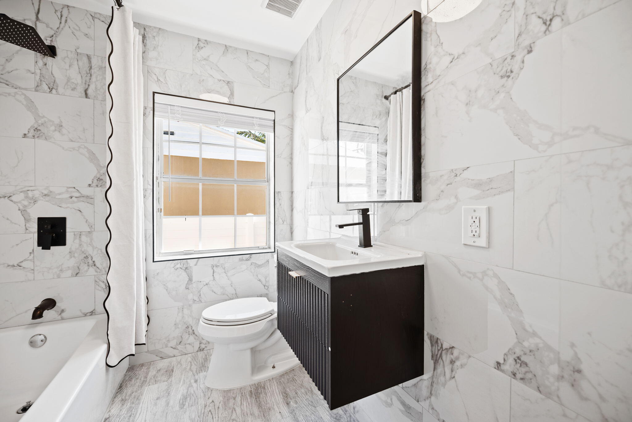 HOLLYWOOD - Residential Lease